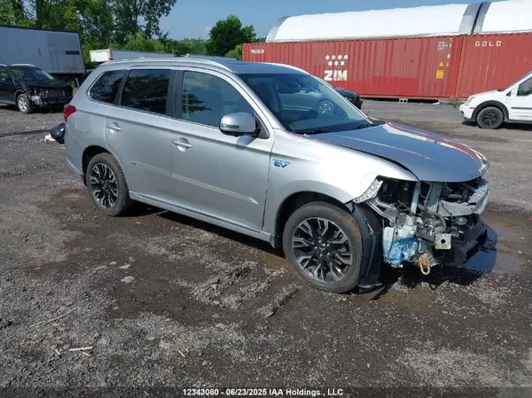 JA4J24A58JZ616987 2018 MITSUBISHI OUTLANDER - Image 2