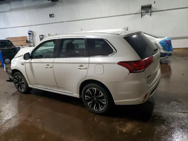 JA4J24A59JZ027883 2018 MITSUBISHI OUTLANDER - Image 2