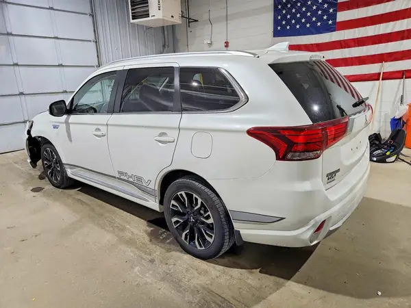 JA4J24A59JZ032114 2018 MITSUBISHI OUTLANDER - Image 2