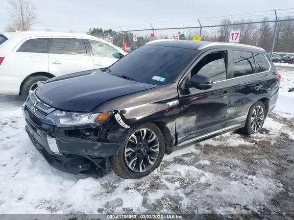 JA4J24A59JZ071124 2018 MITSUBISHI OUTLANDER - Image 2