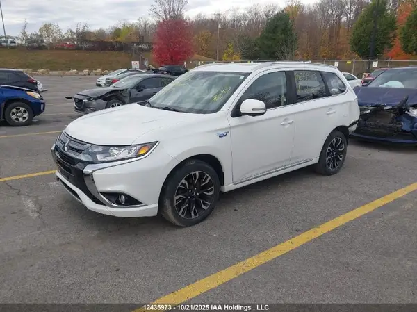 JA4J24A59JZ606579 2018 MITSUBISHI OUTLANDER - Image 2