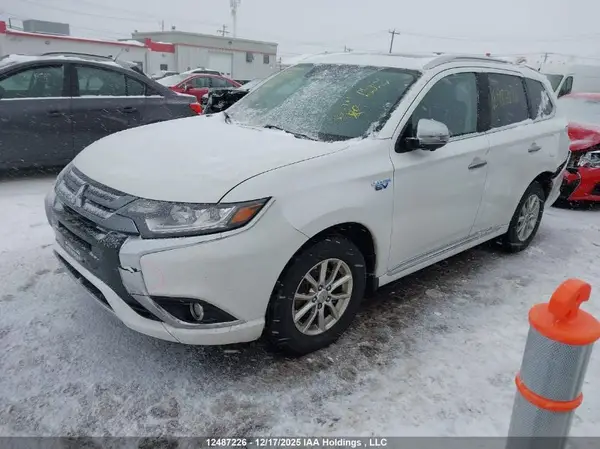 JA4J24A59JZ614620 2018 MITSUBISHI OUTLANDER - Image 2