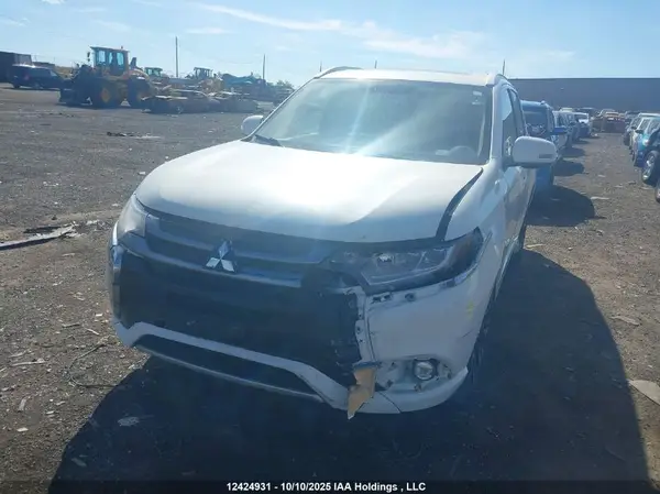 JA4J24A59JZ620403 2018 MITSUBISHI OUTLANDER - Image 2