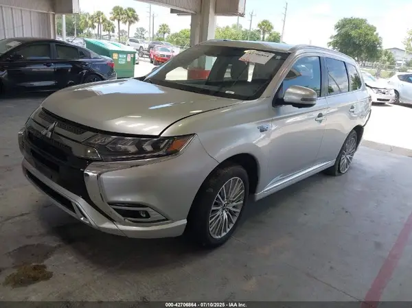 JA4J24A59LZ009774 2020 MITSUBISHI OUTLANDER - Image 2