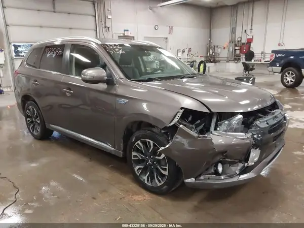 JA4J24A5XJZ027617 2018 MITSUBISHI OUTLANDER - Image 1