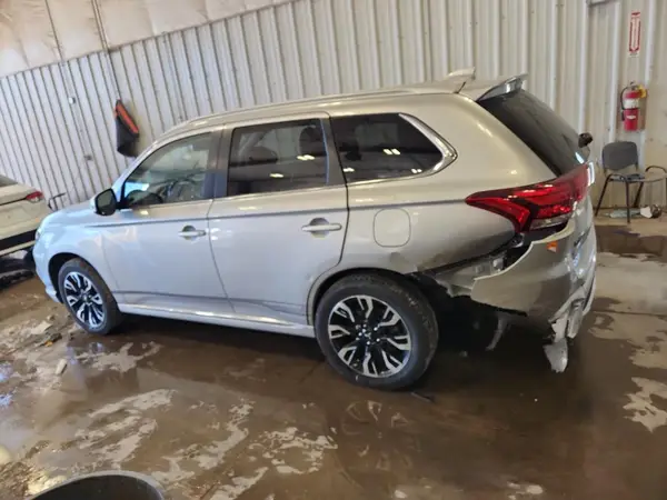 JA4J24A5XJZ030551 2018 MITSUBISHI OUTLANDER - Image 2
