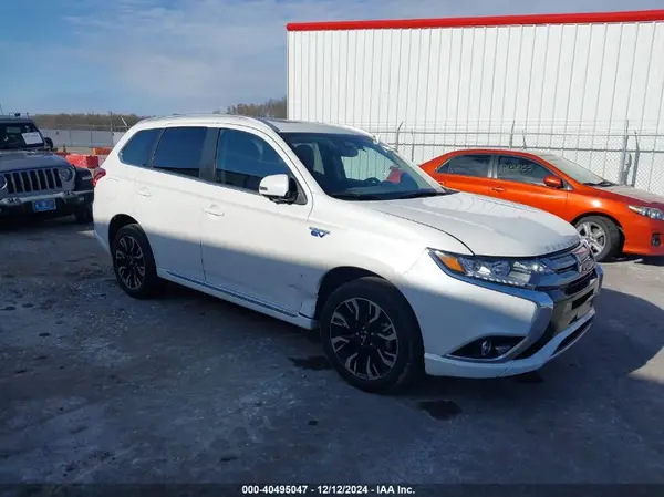 JA4J24A5XJZ057412 2018 MITSUBISHI OUTLANDER - Image 1