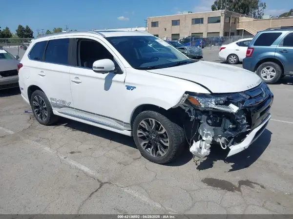JA4J24A5XJZ065607 2018 MITSUBISHI OUTLANDER - Image 1