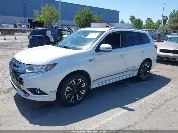 JA4J24A5XJZ065607 2018 MITSUBISHI OUTLANDER - Image 2