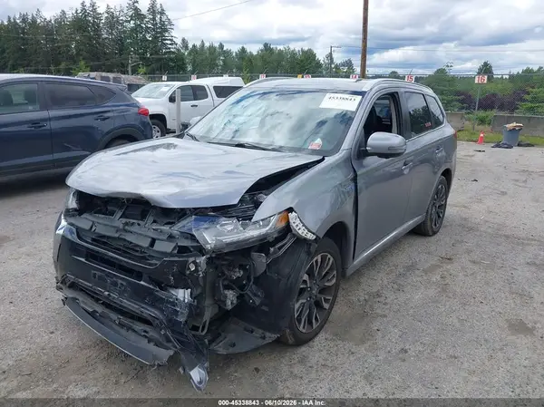 JA4J24A5XJZ070483 2018 MITSUBISHI OUTLANDER - Image 2