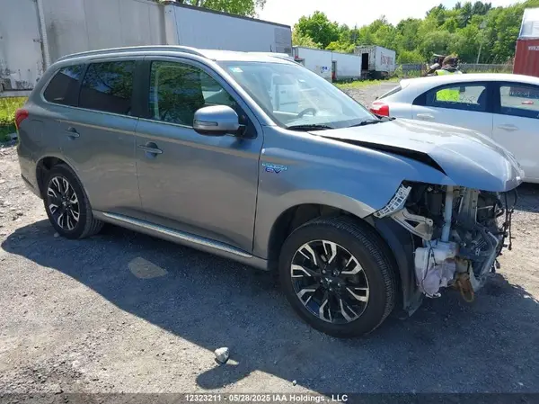 JA4J24A5XJZ607076 2018 MITSUBISHI OUTLANDER - Image 1