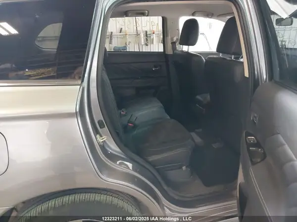 JA4J24A5XJZ607076 2018 MITSUBISHI OUTLANDER - Image 8