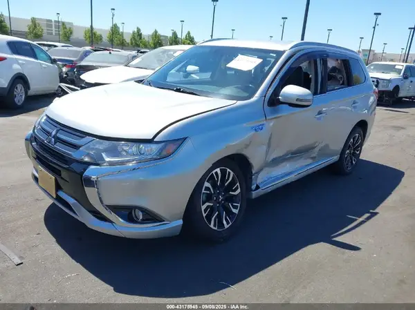JA4J24A5XJZ612746 2018 MITSUBISHI OUTLANDER - Image 2