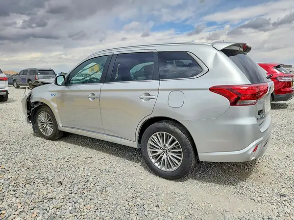 JA4J2VA70NZ057058 2022 MITSUBISHI OUTLANDER - Image 2