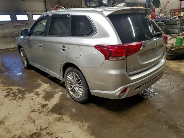 JA4J2VA71NZ611739 2022 MITSUBISHI OUTLANDER - Image 2
