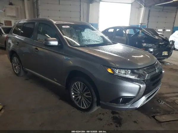 JA4J2VA72NZ025597 2022 MITSUBISHI OUTLANDER - Image 1