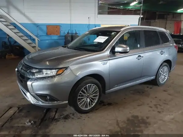JA4J2VA72NZ025597 2022 MITSUBISHI OUTLANDER - Image 2