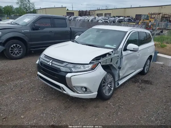 JA4J2VA72NZ026636 2022 MITSUBISHI OUTLANDER - Image 2