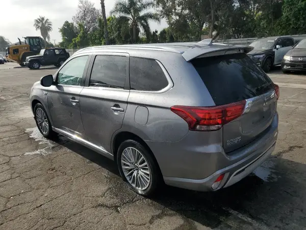 JA4J2VA72NZ026832 2022 MITSUBISHI OUTLANDER - Image 2