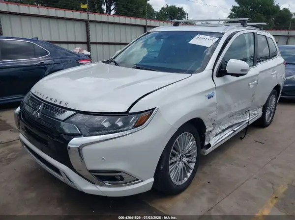 JA4J2VA73NZ055630 2022 MITSUBISHI OUTLANDER - Image 2