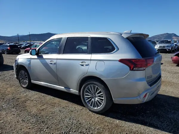 JA4J2VA73NZ068653 2022 MITSUBISHI OUTLANDER - Image 2