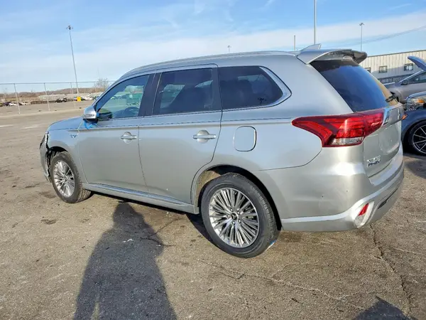 JA4J2VA74NZ026900 2022 MITSUBISHI OUTLANDER - Image 2