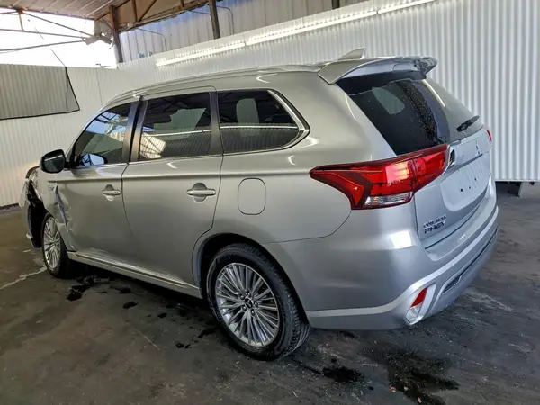 JA4J2VA74NZ051618 2022 MITSUBISHI OUTLANDER - Image 2