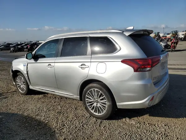 JA4J2VA75NZ053118 2022 MITSUBISHI OUTLANDER - Image 2