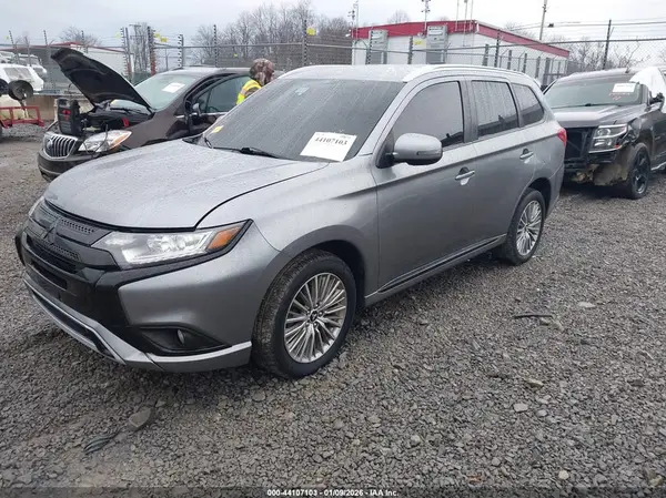 JA4J2VA79NZ067989 2022 MITSUBISHI OUTLANDER - Image 2