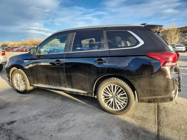 JA4J2VA7XMZ000722 2021 MITSUBISHI OUTLANDER - Image 2