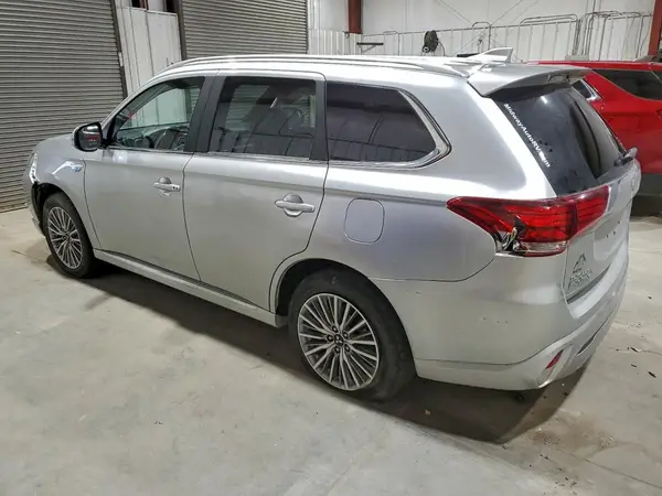 JA4J2VA7XNZ028411 2022 MITSUBISHI OUTLANDER - Image 2