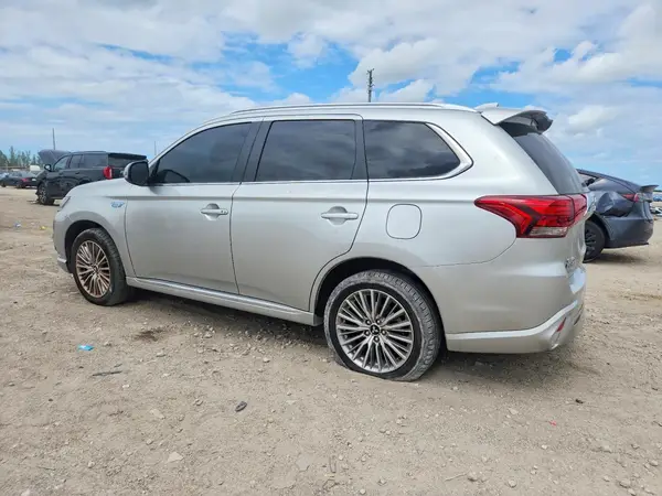 JA4J2VA7XNZ030451 2022 MITSUBISHI OUTLANDER - Image 2