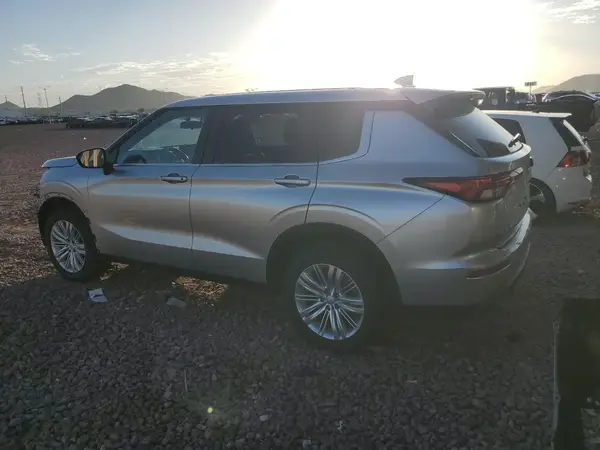JA4J3TA81NZ015590 2022 MITSUBISHI OUTLANDER - Image 2