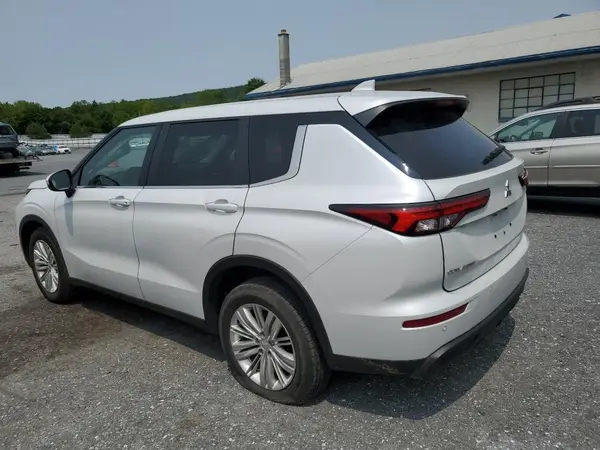JA4J3TA83PZ007686 2023 MITSUBISHI OUTLANDER - Image 2