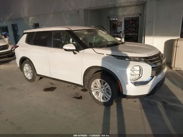 JA4J3TA84PZ058520 2023 MITSUBISHI OUTLANDER - Image 1