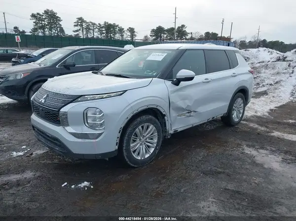 JA4J3TA86PZ016091 2023 MITSUBISHI OUTLANDER - Image 2