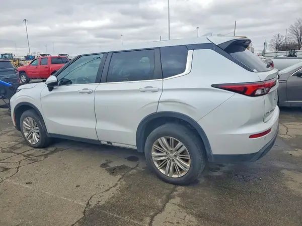 JA4J3TA87PZ007657 2023 MITSUBISHI OUTLANDER - Image 2