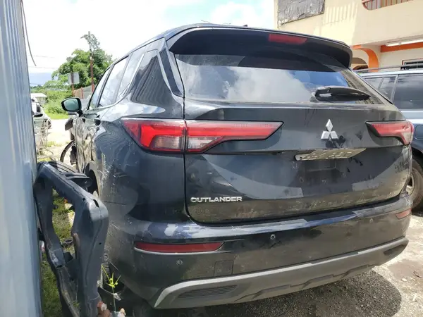 JA4J3TA89NZ082244 2022 MITSUBISHI OUTLANDER - Image 2