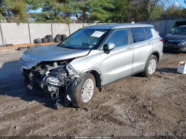 JA4J3TA89PZ014660 2023 MITSUBISHI OUTLANDER - Image 2