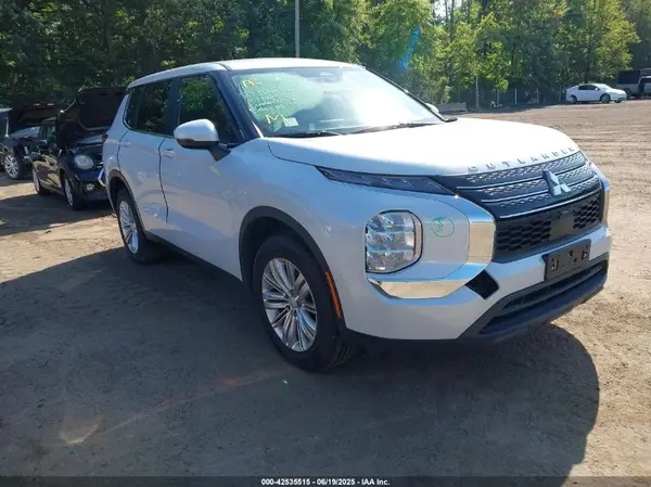 JA4J3TA89PZ014688 2023 MITSUBISHI OUTLANDER - Image 1