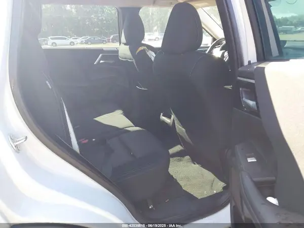 JA4J3TA89PZ014688 2023 MITSUBISHI OUTLANDER - Image 8