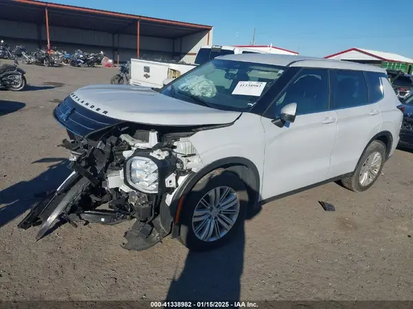 JA4J3TA89PZ045598 2023 MITSUBISHI OUTLANDER - Image 2