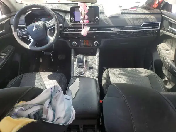 JA4J3UA81RZ043949 2024 MITSUBISHI OUTLANDER - Image 8