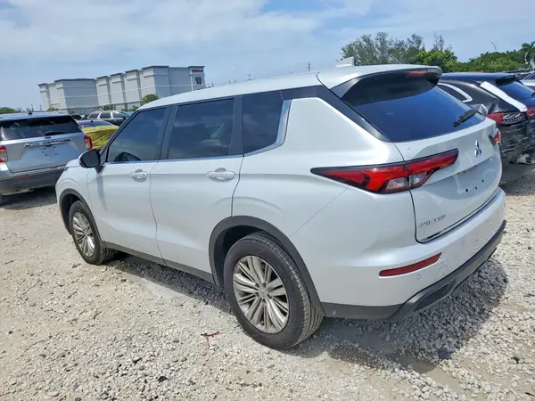 JA4J3UA81RZ057849 2024 MITSUBISHI OUTLANDER - Image 2