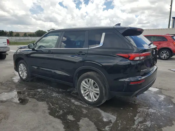 JA4J3UA81RZ073338 2024 MITSUBISHI OUTLANDER - Image 2