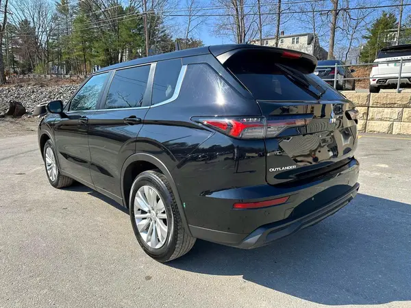 JA4J3UA81SZ036733 2025 MITSUBISHI OUTLANDER - Image 2