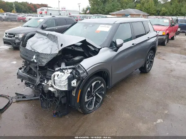 JA4J3UA82NZ086352 2022 MITSUBISHI OUTLANDER - Image 2
