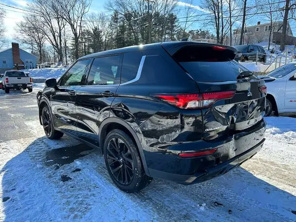 JA4J3UA82NZ090322 2022 MITSUBISHI OUTLANDER - Image 2