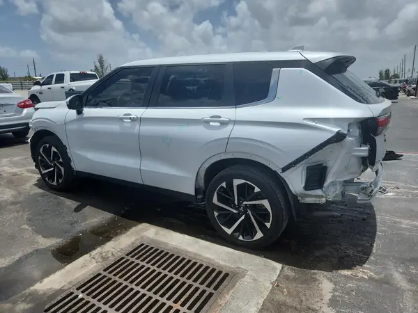JA4J3UA82PZ056688 2023 MITSUBISHI OUTLANDER - Image 2
