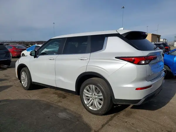 JA4J3UA82RZ074529 2024 MITSUBISHI OUTLANDER - Image 2
